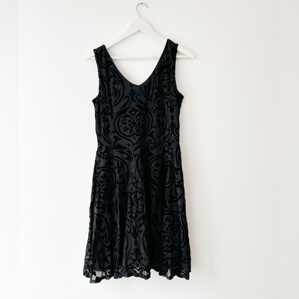 Black Sleeveless Knee Length Dress - V-Neck - Velvet Pattern Detail -Size:Medium